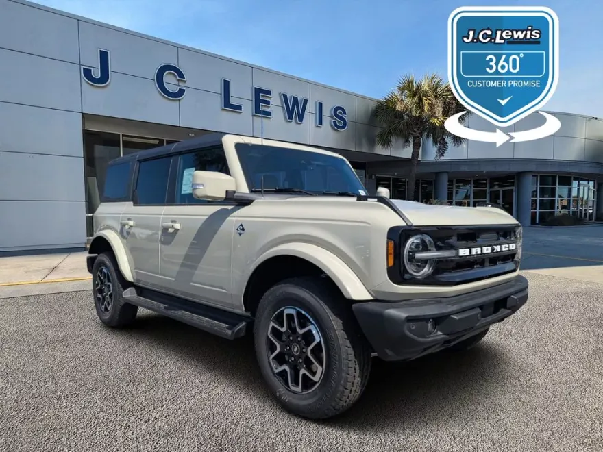 2025 Ford Bronco Outer Banks photo 1