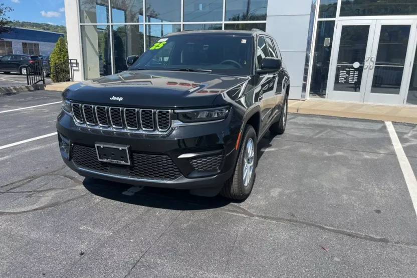 2025 Jeep Grand Cherokee Laredo X photo 1