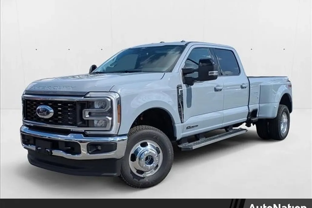 2025 Ford F-350 Lariat photo 1