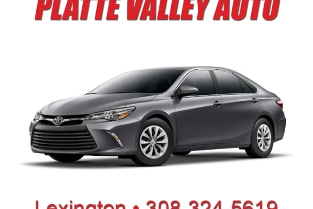 2015 Toyota Camry LE photo 1