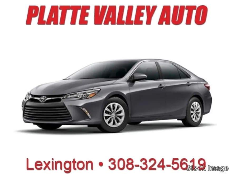 2015 Toyota Camry LE photo 1