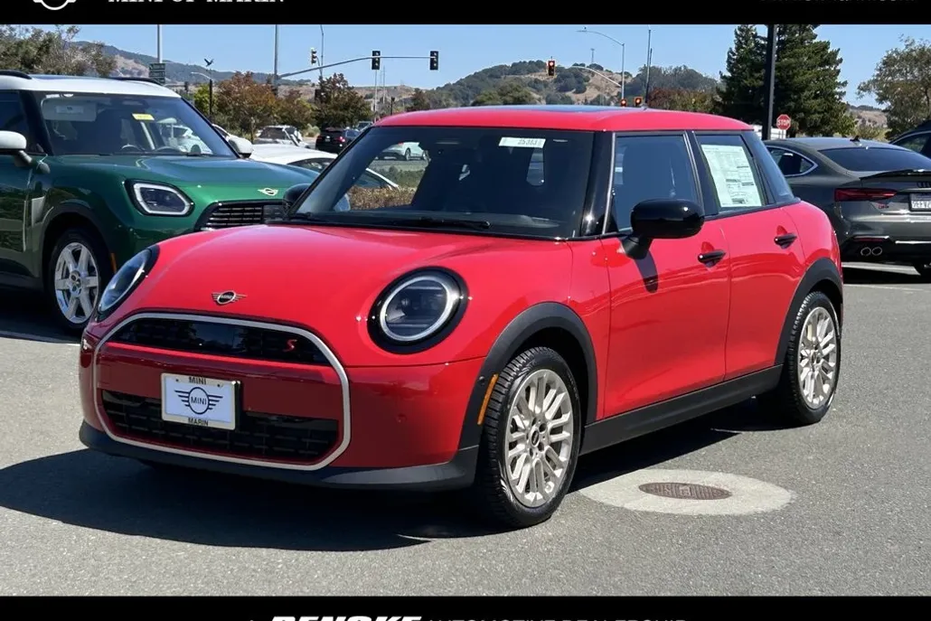 2025 Mini Cooper 4 Door Hardtop Signature photo 1