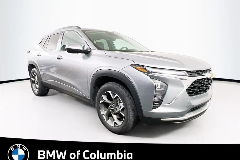 2024 Chevrolet Trax LT photo 1