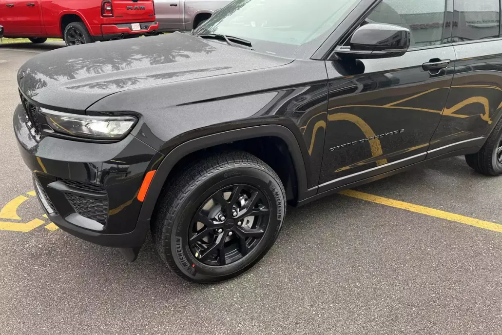 2025 Jeep Grand Cherokee Altitude photo 1