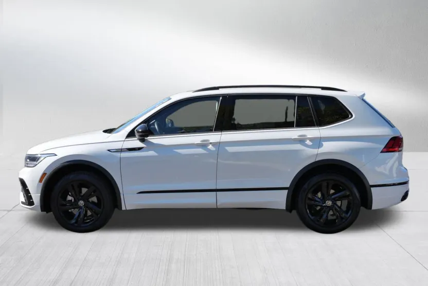 2024 Volkswagen Tiguan SE R-Line Black photo 1
