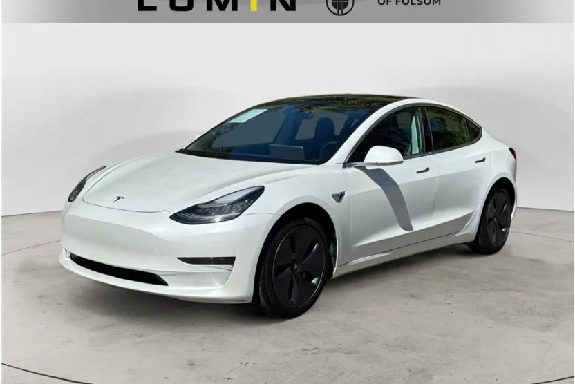 2020 Tesla Model 3 Standard Range Plus photo 1