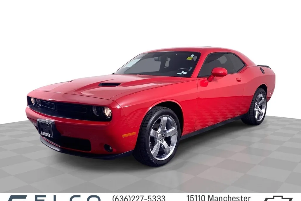2022 Dodge Challenger SXT photo 1
