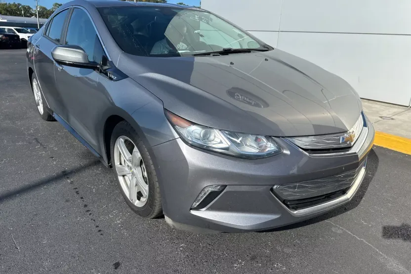 2018 Chevrolet Volt LT photo 1
