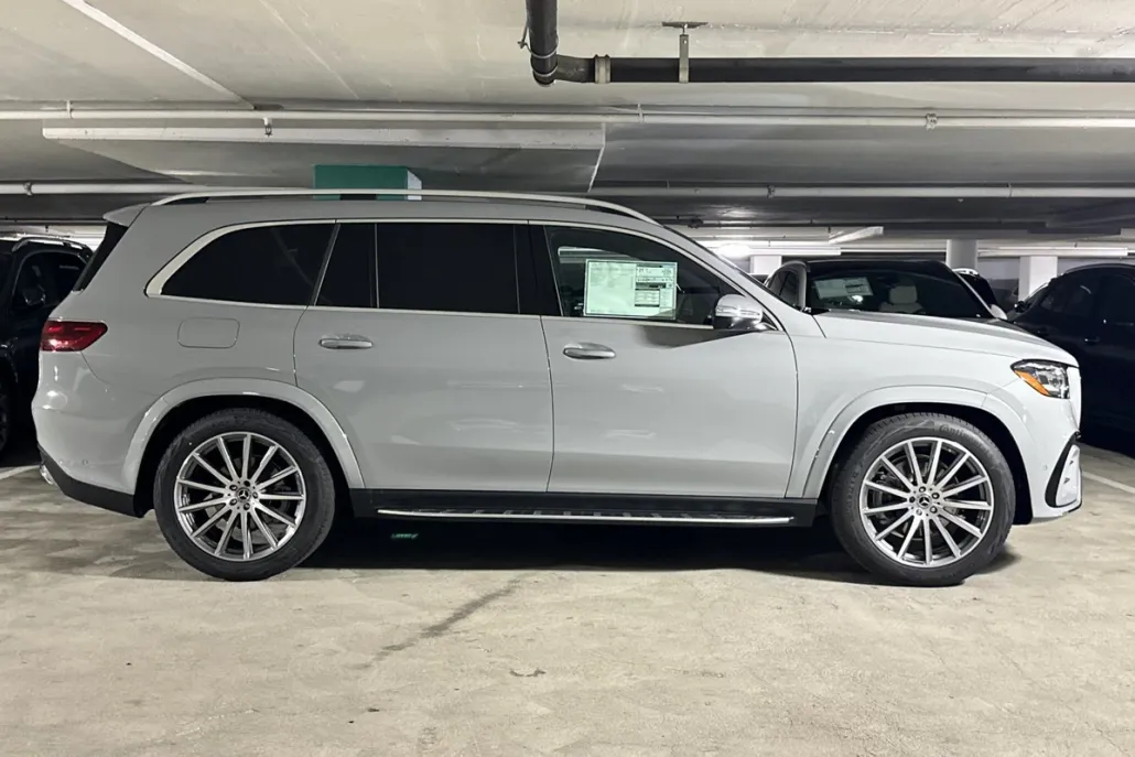 2025 Mercedes Benz GLS 450 4MATIC photo 1