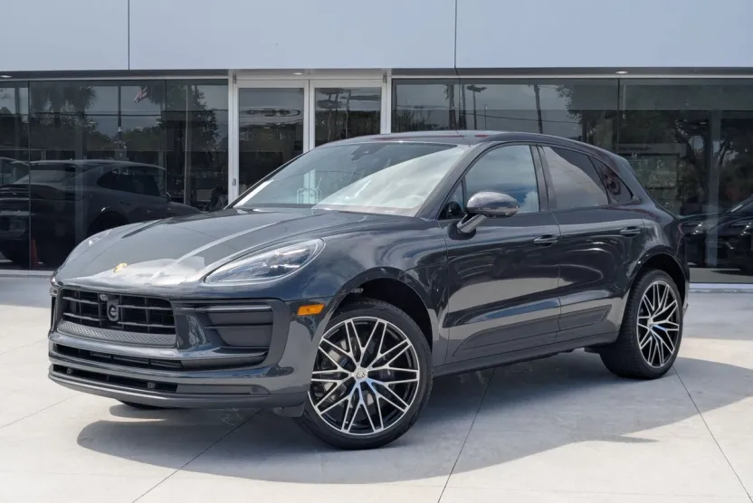 2026 Porsche Macan T photo 1