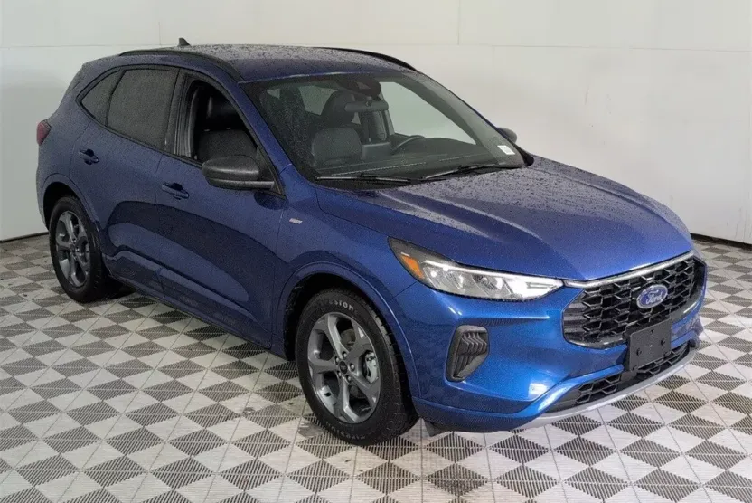 2023 Ford Escape ST-Line photo 1