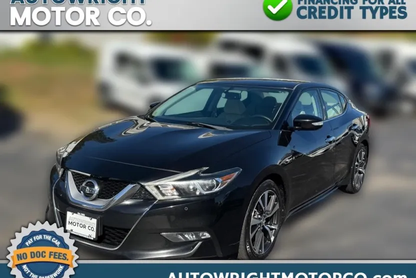2017 Nissan Maxima SV photo 1
