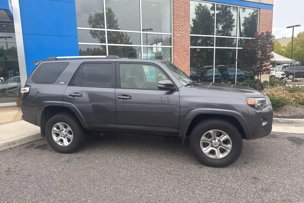 2023 Toyota 4Runner SR5 Premium photo 1
