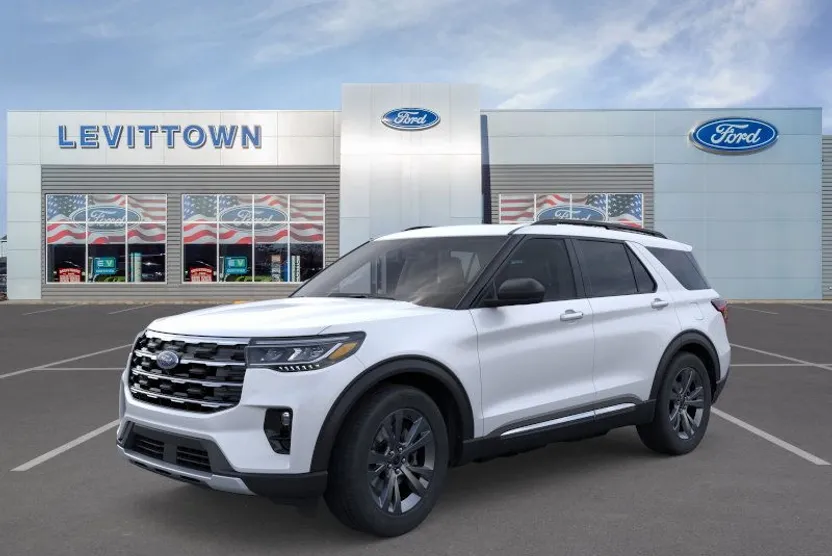 2025 Ford Explorer photo 1
