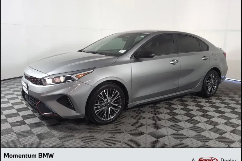 2022 Kia Forte GT-Line photo 1