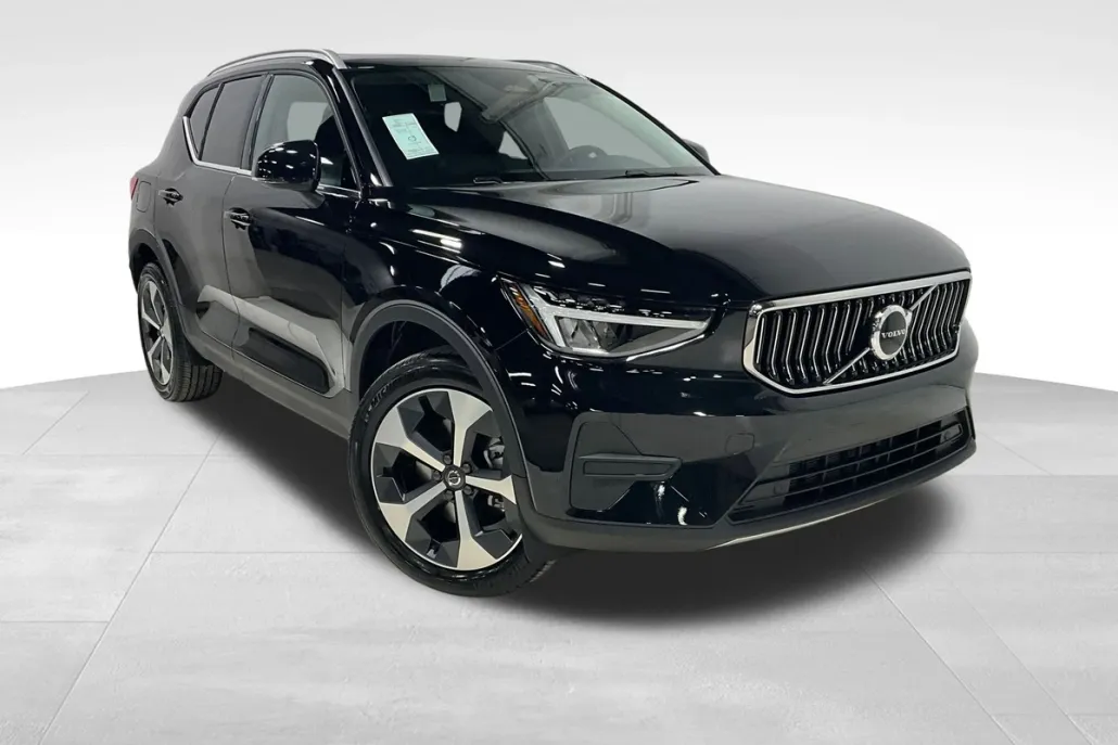 2025 Volvo XC40 Core photo 1