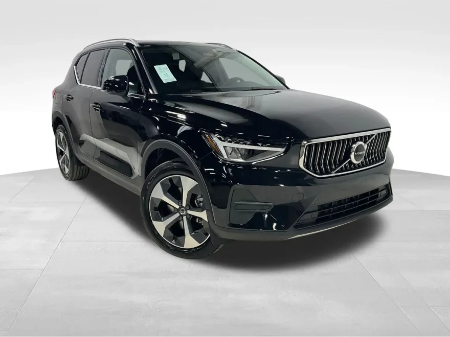 2025 Volvo XC40 Core photo 1