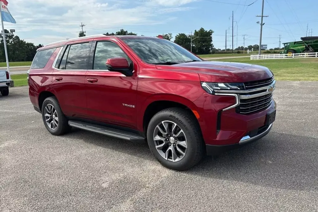 2021 Chevrolet Tahoe LT photo 1