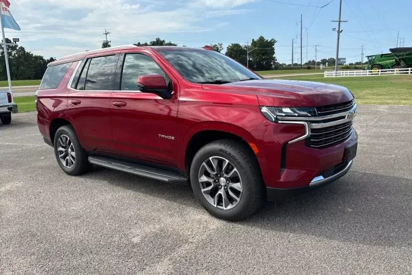 2021 Chevrolet Tahoe LT photo 1