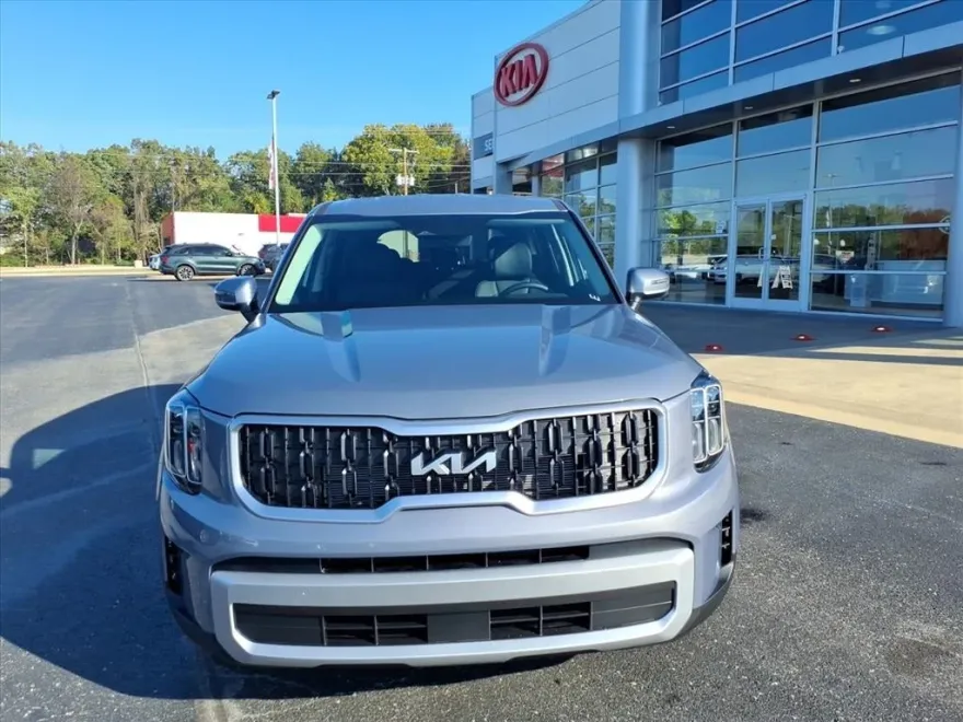 2025 Kia Telluride LX photo 1