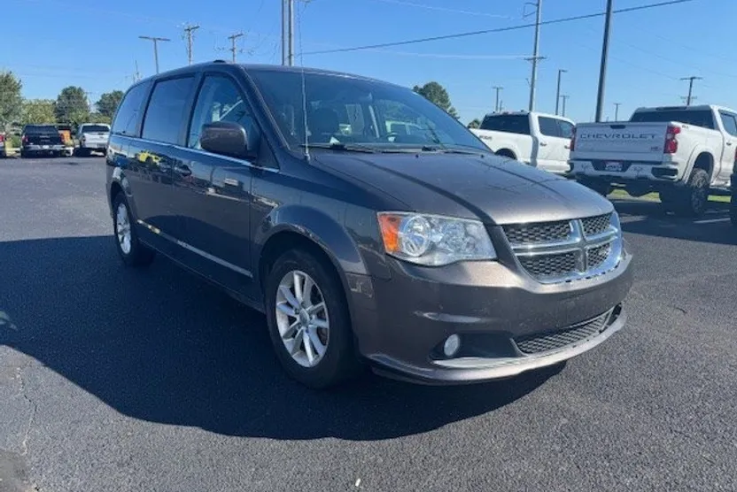 2019 Dodge Grand Caravan SXT photo 1
