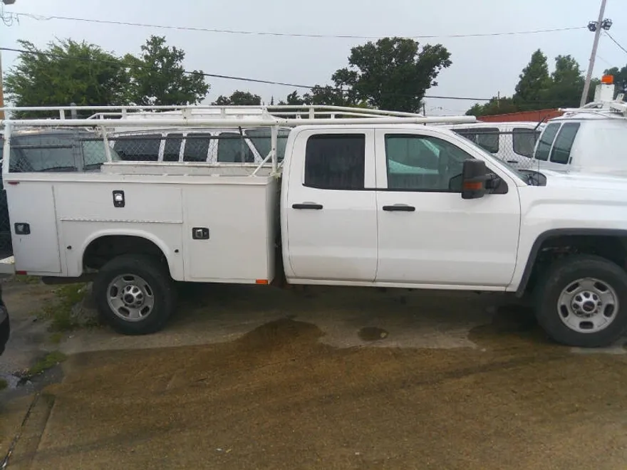 2017 Gmc Sierra Base photo 1