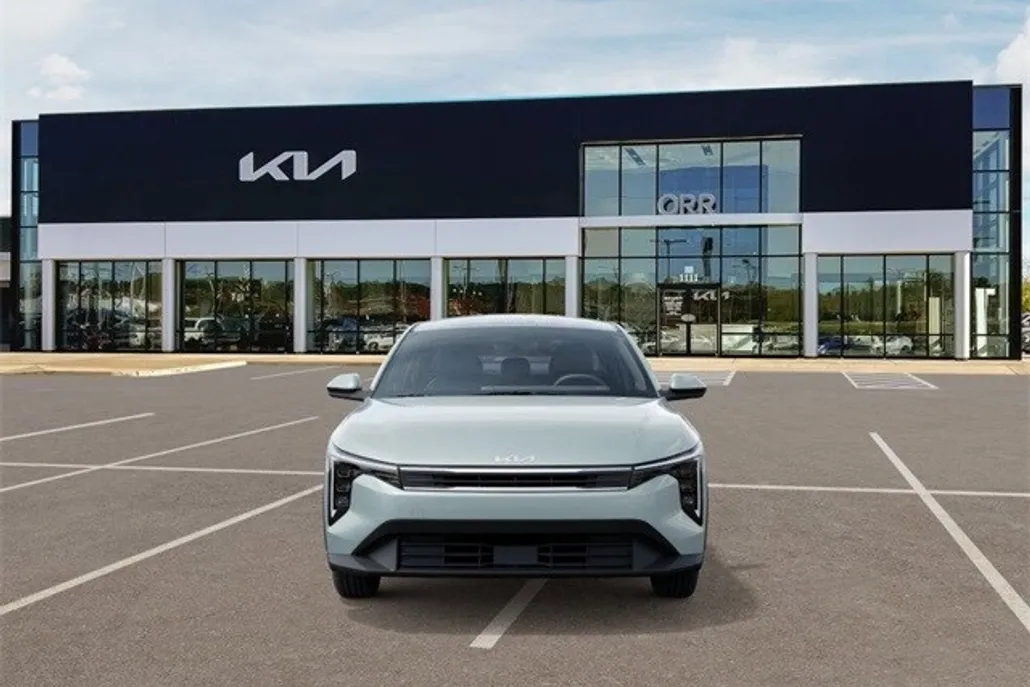 2025 Kia K4 LXS photo 1