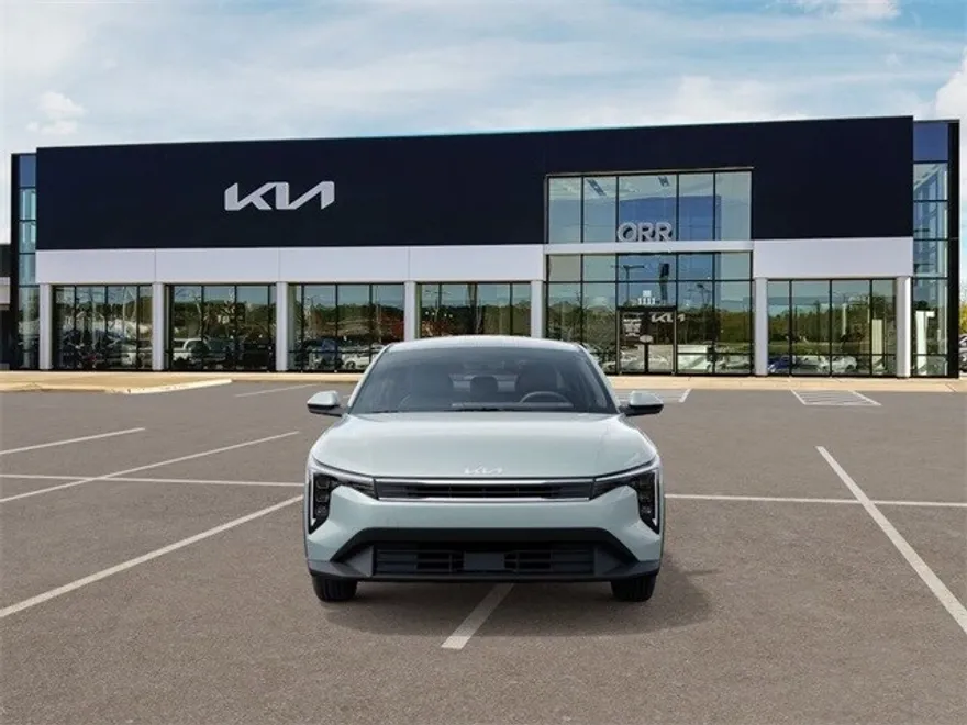 2025 Kia K4 LXS photo 1