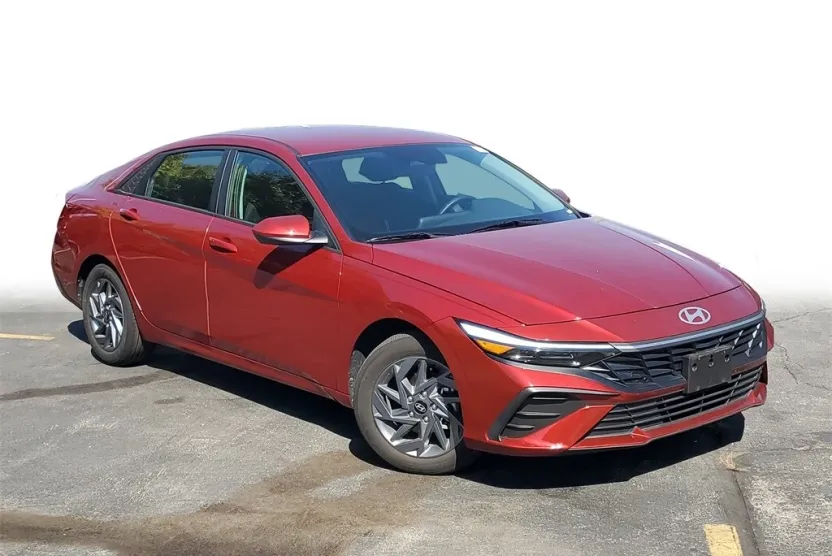 2024 Hyundai Elantra SEL photo 1