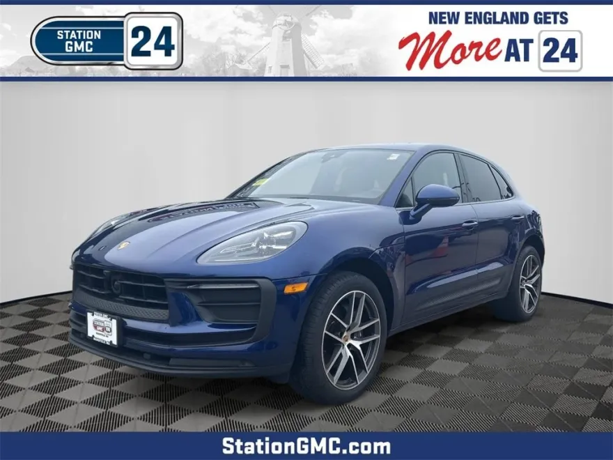 2023 Porsche Macan T photo 1
