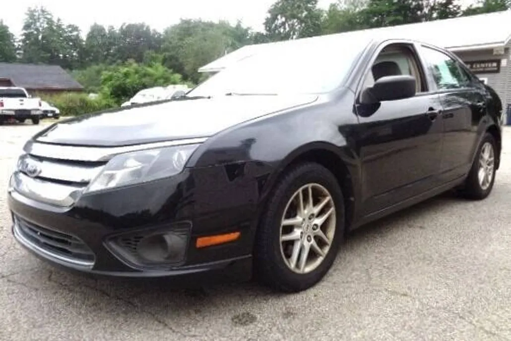 2011 Ford Fusion S photo 1