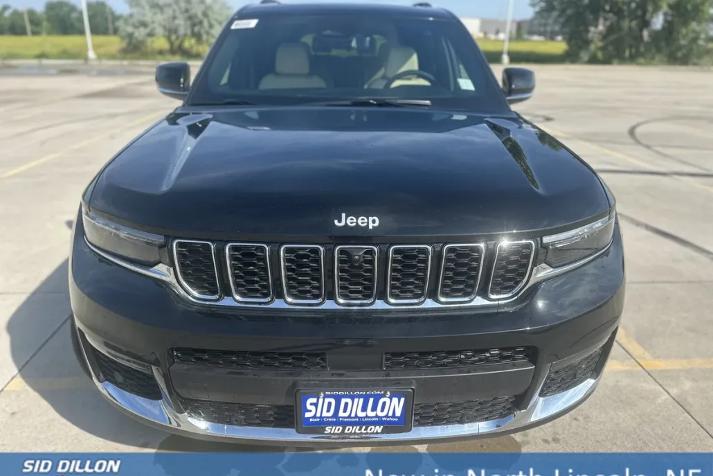 2025 Jeep Grand Cherokee Limited photo 1