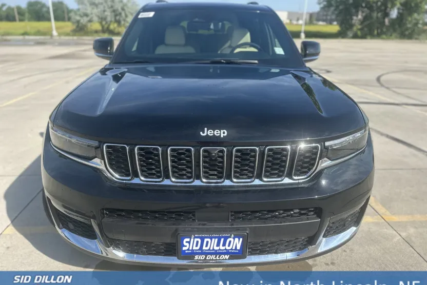 2025 Jeep Grand Cherokee Limited photo 1