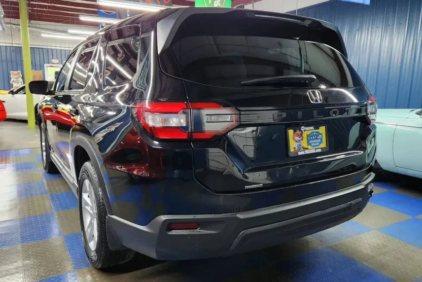 2023 Honda Pilot LX Sport photo 1