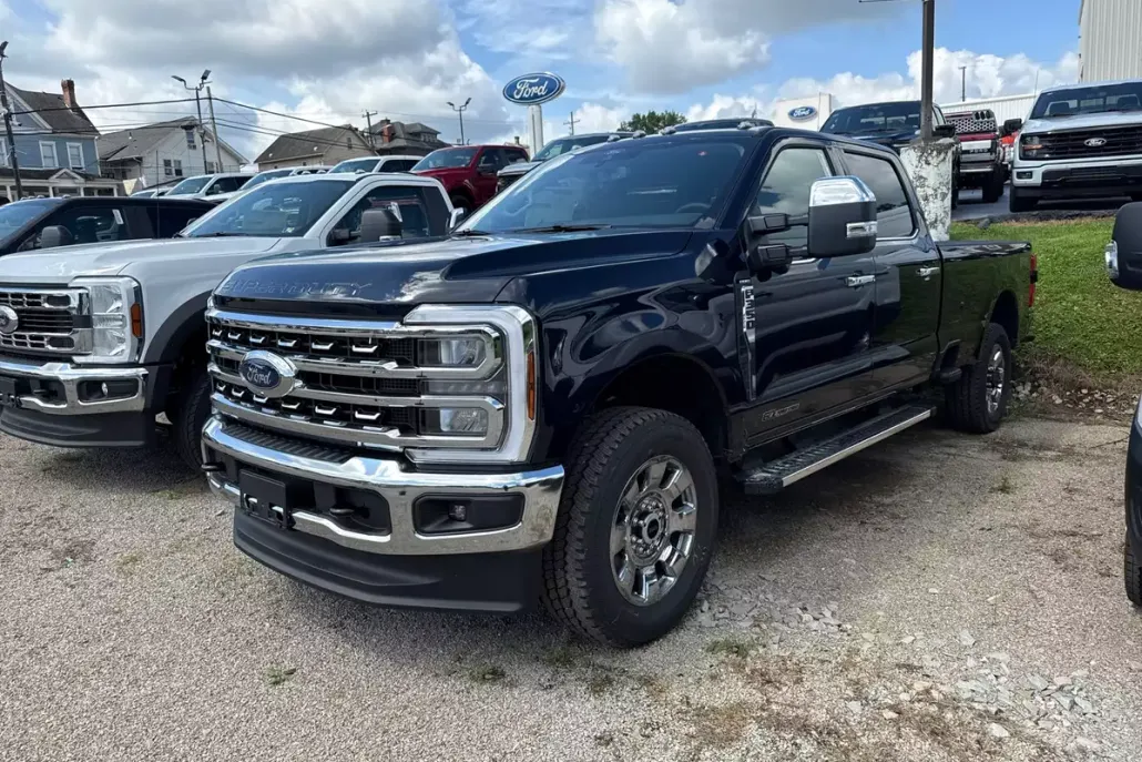2025 Ford F-350 Lariat photo 1