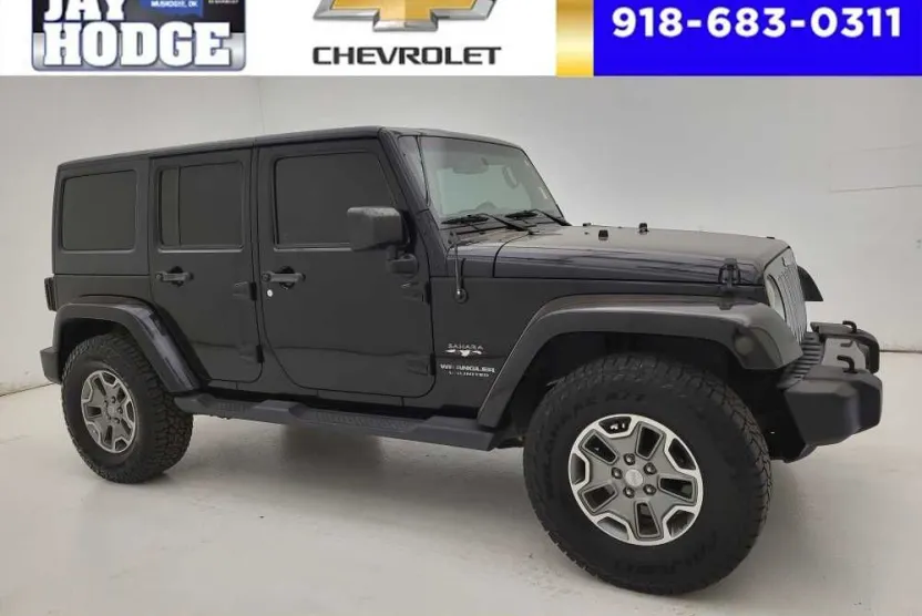 2016 Jeep Wrangler Unlimited Sahara photo 1