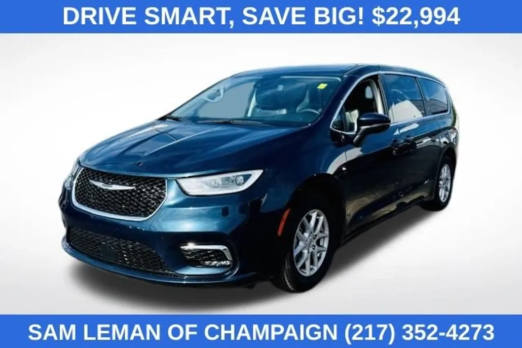 2023 Chrysler Pacifica Touring L photo 1
