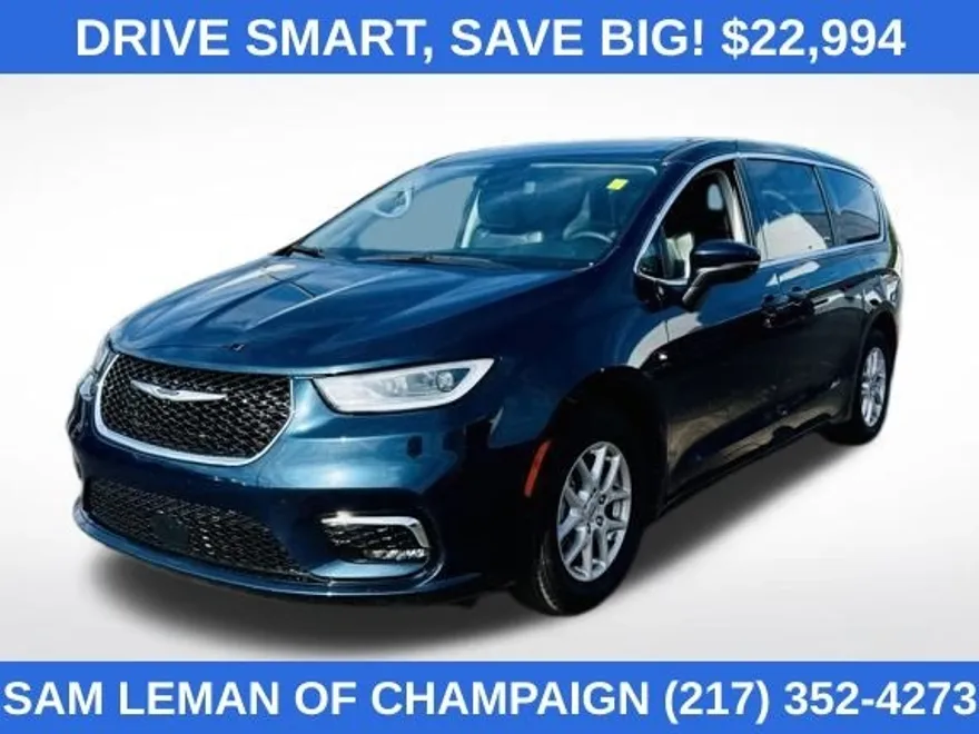 2023 Chrysler Pacifica Touring L photo 1