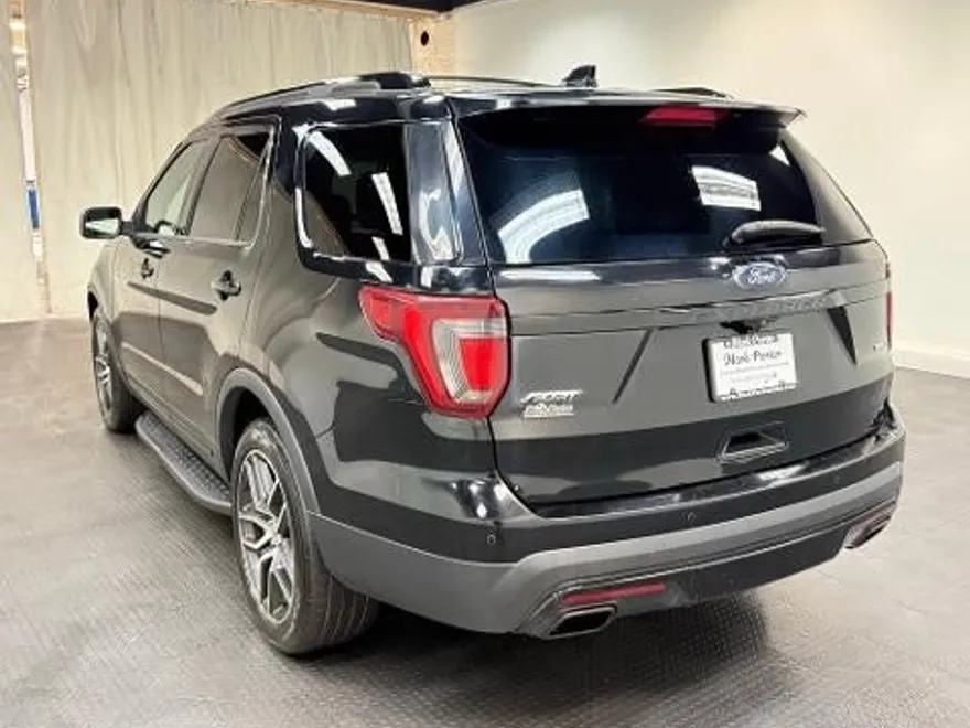 2016 Ford Explorer Sport photo 1
