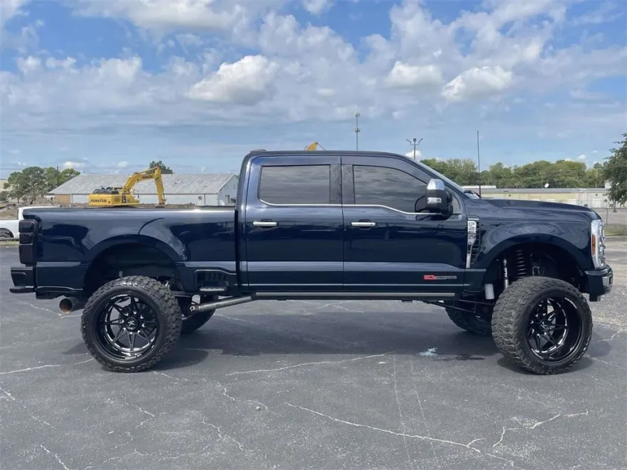 2024 Ford F-250 Platinum photo 1