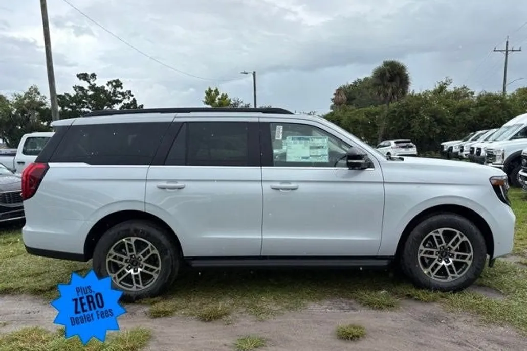 2025 Ford Expedition photo 1