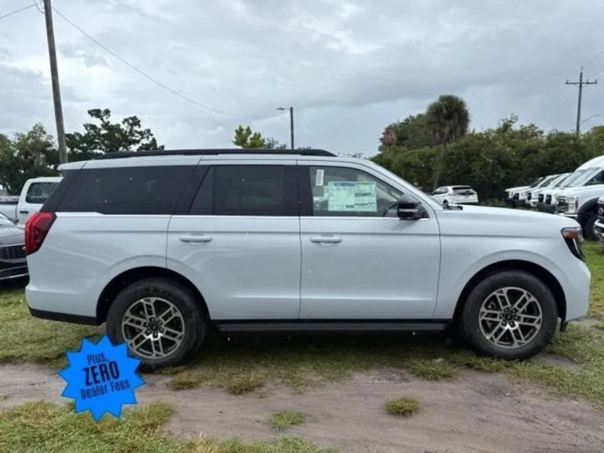 2025 Ford Expedition photo 1