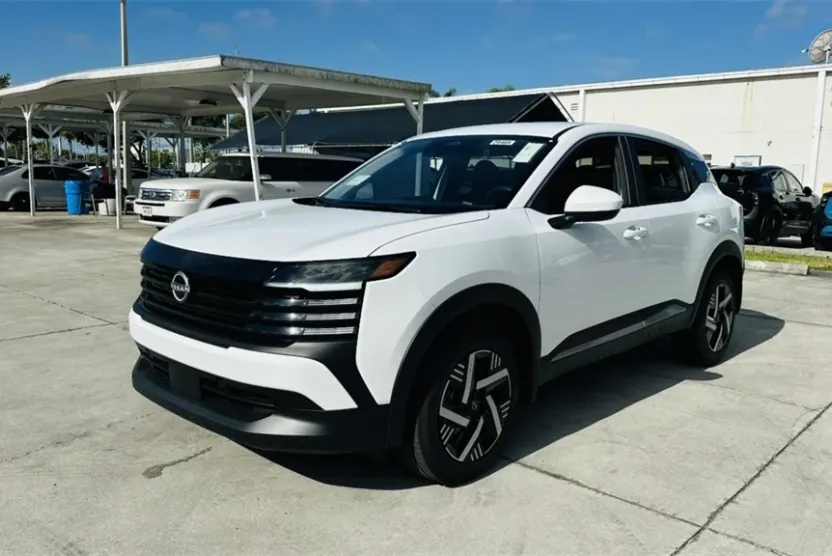 2025 Nissan Kicks SV photo 1