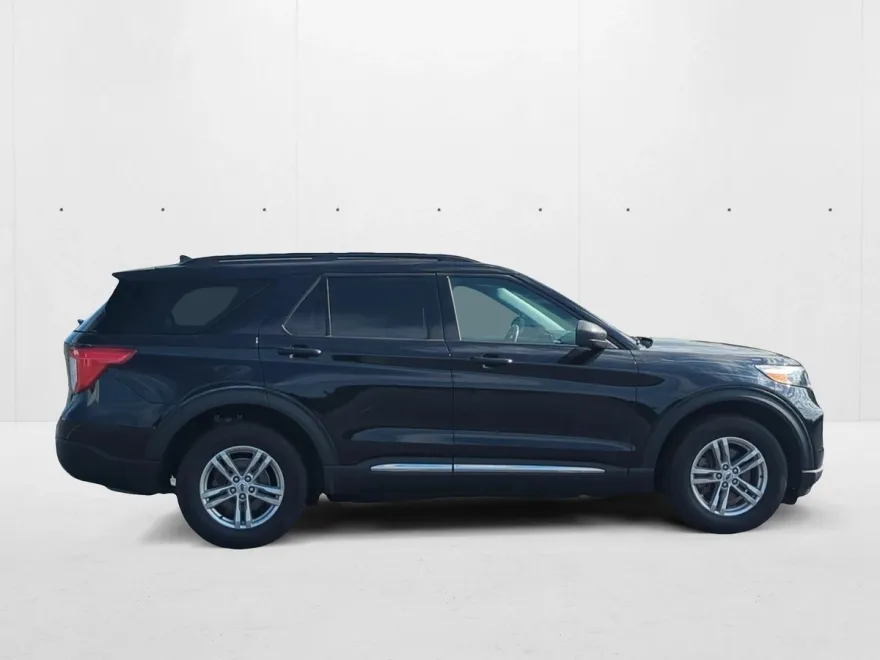 2022 Ford Explorer XLT photo 1
