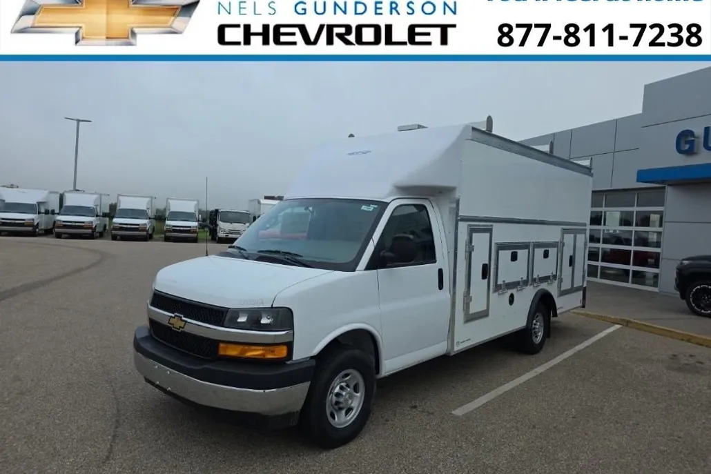 2025 Chevrolet Express Cutaway 3500 photo 1