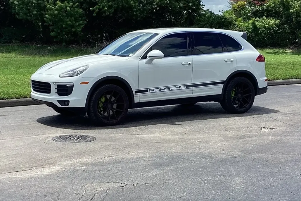 2016 Porsche Cayenne photo 1