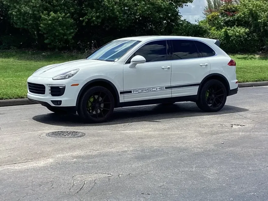 2016 Porsche Cayenne photo 1