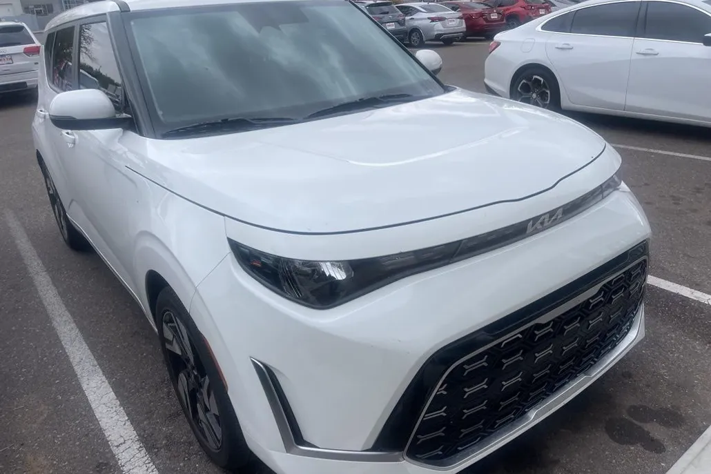 2023 Kia Soul GT-Line photo 1