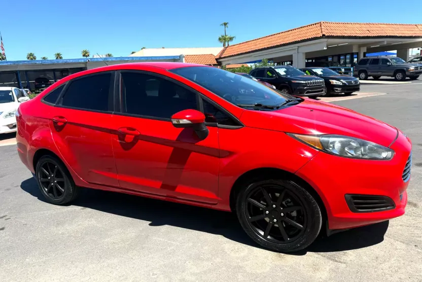 2015 Ford Fiesta SE photo 1