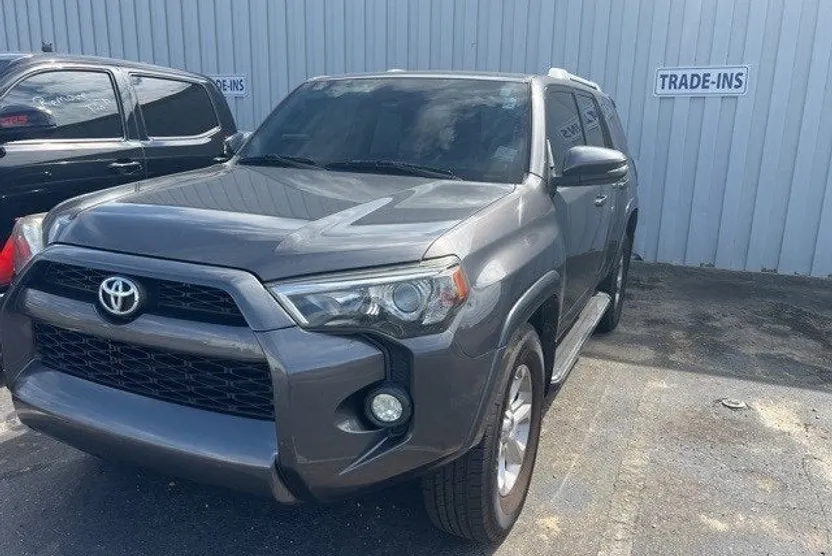 2018 Toyota 4Runner SR5 photo 1